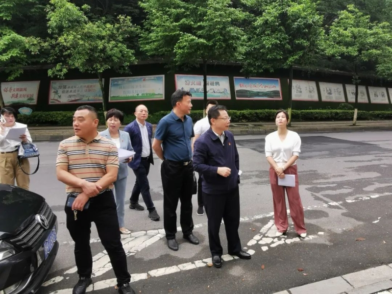 ںɽ^(q)(du)·Ѳ߉r(sh)Ҫ f(xi){(dio)ಿT(mn)ӿ솢(dng)(hu)·|(zh)